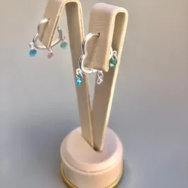 BRINCO ARTICULADO CORAÇÃO C/ 3 ZIRCÔNIAS COLORIDAS