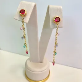 BRINCO C/ PONTO DE LUZ RUBI C/ CORRENTES C/ ZIRCÔNIAS COLORIDAS