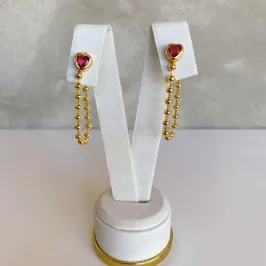 BRINCO CORAÇÃO EM ZIRCÔNIA RUBI C/ CORRENTE DE BOLINHA