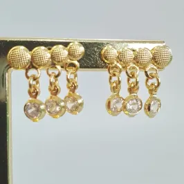 Brinco Ear Cuff com Zircônias Penduradas