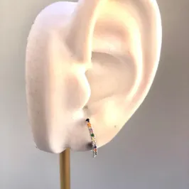 Brinco Ear Cuff Cravejado com Mini Zircônias Coloridas