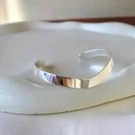 BRACELETE LISO CURVADO PRATA