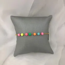 Pulseira infantil com miçangas coloridas