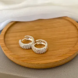 ARGOLA TRÊS FILEIRAS CRAVEJADAS 1cm PRATA