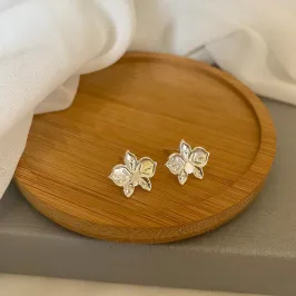 BRINCO P FLOR TRÊS PÉTALAS MAIORES PRATA