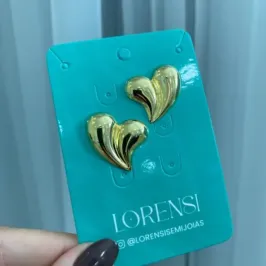 BRINCO CORAÇÃO CURVADO LADOS SEPARADOS
