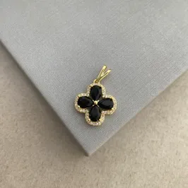 PINGENTE FLOR PRETA COM CRAVEJADO EM VOLTA