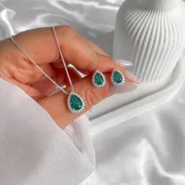 CONJUNTO GOTA VERDE ÁGUA COM CRAVEJADO EM VOLTA