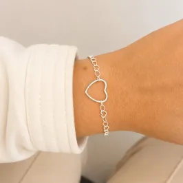 PULSEIRA CORAÇÃO VAZADO COM ELOS DE CORAÇÕES