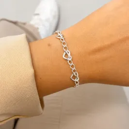 PULSEIRA CORAÇÕES COM ELOS ENTRELAÇADOS