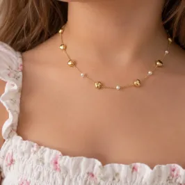 CHOKER CORAÇÕES LISOS E MINI PÉROLAS