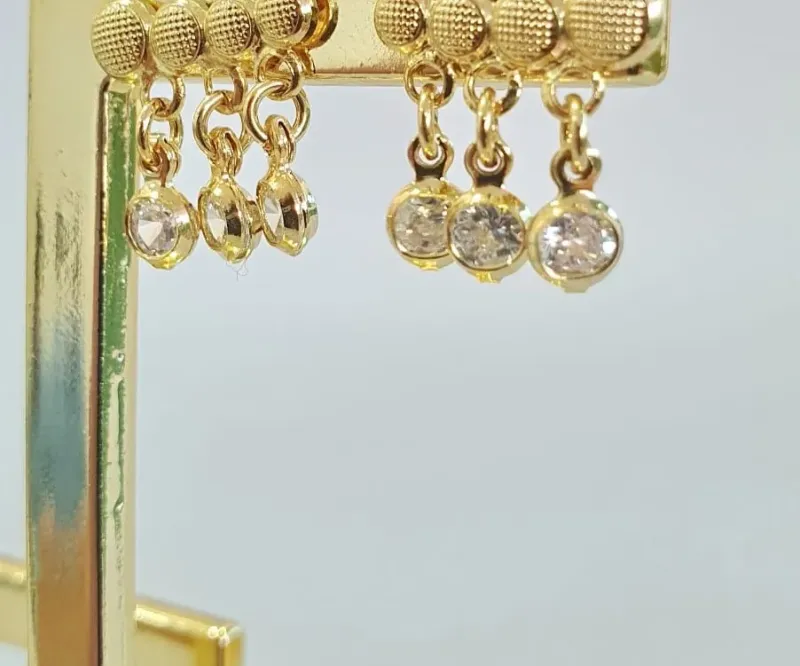 Brinco Ear Cuff com Zircônias Penduradas