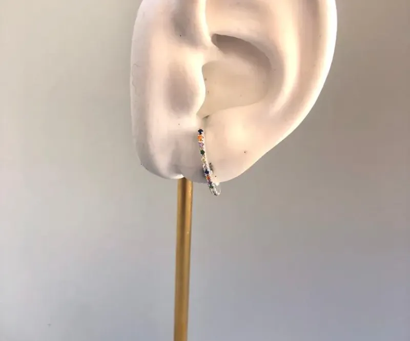 Brinco Ear Cuff Cravejado com Mini Zircônias Coloridas