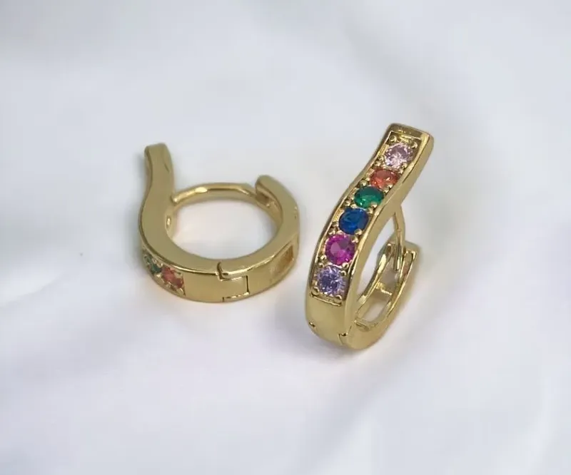 ARGOLINHA GOTA DE ENCAIXA COM ZIRCÔNIAS COLORIDAS CRAVEJADA