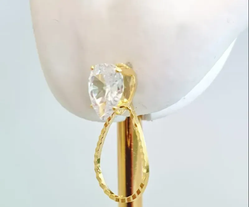 Brinco Gota Vazada Texturizada c/ Ponto de luz em Gota