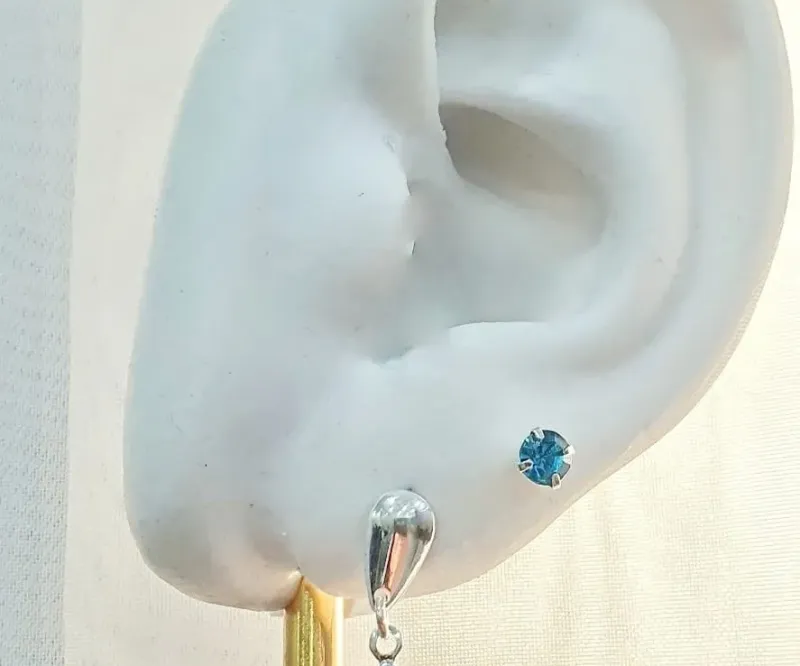 Brinco Duo Gota Zircônia e Ponto de Luz Azul