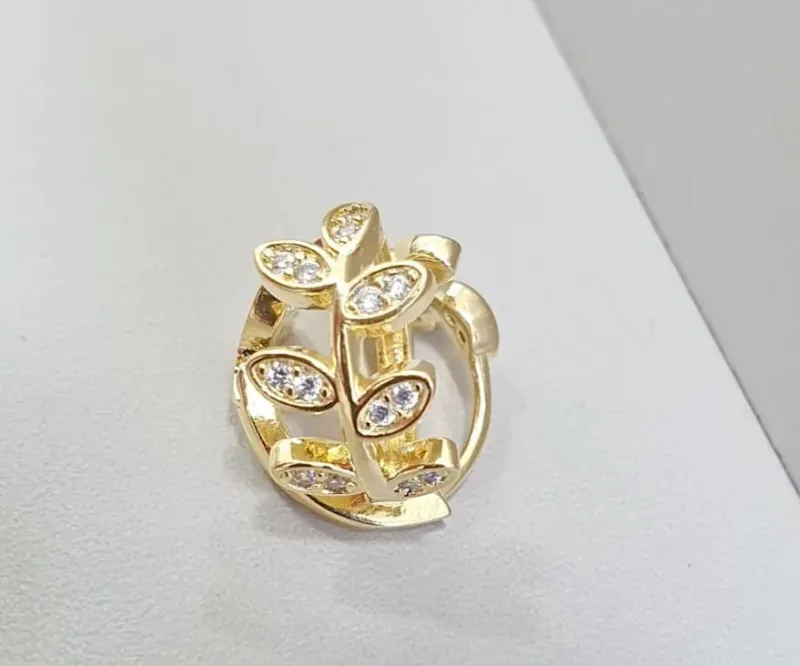 ARGOLINHA C/ FOLHAS CRAVEJADAS EM ZIRCÓNIAS INCOLOR