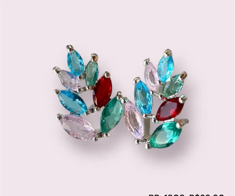 Brinco com zircônias coloridas em gota, design folha prata