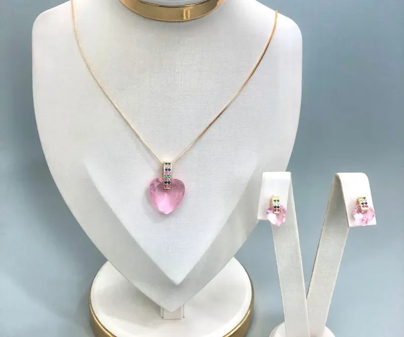 CONJUNTO CORAÇÃO PEDRA ROSA, CONTRA ARGOLA COM ZIRCÔNIAS