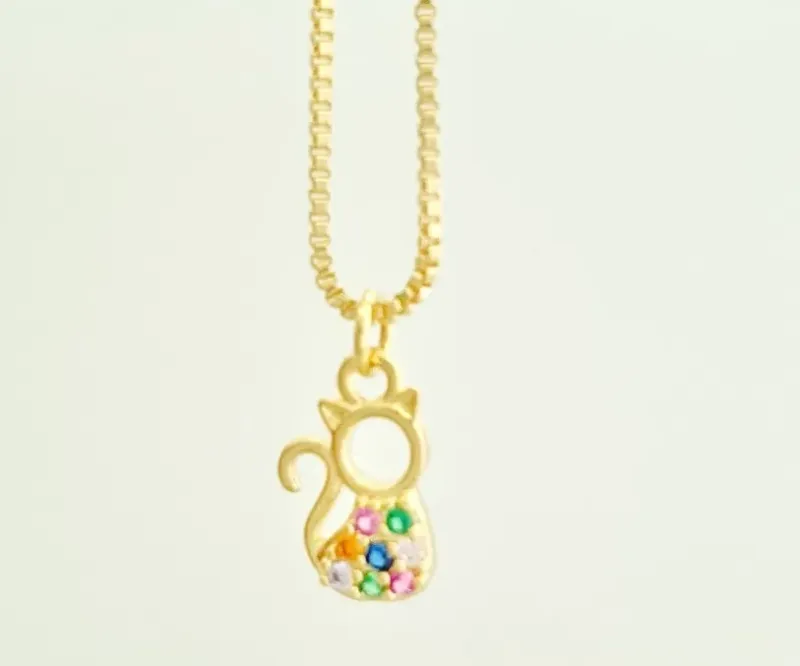 COLAR C/ PINGENTE DE GATINHO C/ ZIRCÔNIAS COLORIDAS CRAVEJADAS