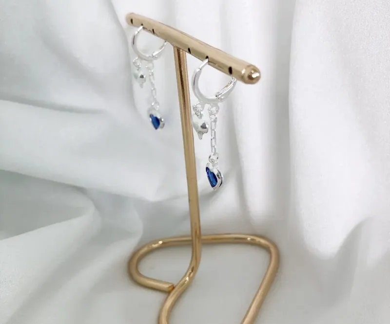 BRINCO ARGOLINHA COM CORAÇÃO LISO E AZUL PRATA