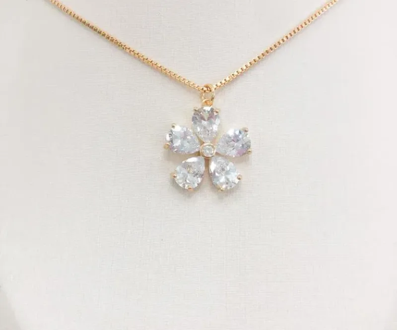 COLAR FLOR DE ZIRCÔNIAS CRISTAL COM CORRENTE VENEZIANA