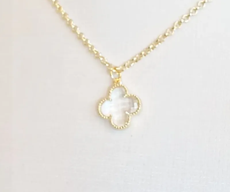 COLAR C/ PINGENTE DE FLOR DE ZIRCÔNIA