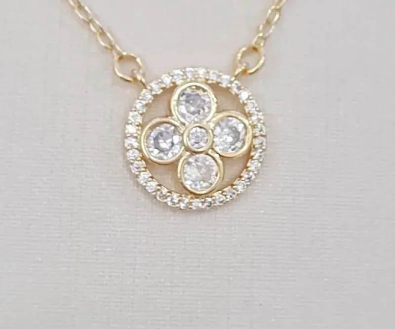 COLAR C/ PINGENTE DE FLOR DE ZIRCÔNIA E MICRO ZIRCÔNIAS CRAVEJADAS