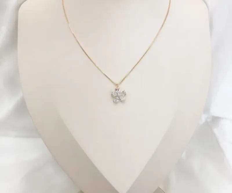 COLAR FLOR DE ZIRCÔNIAS CRISTAL COM CORRENTE VENEZIANA
