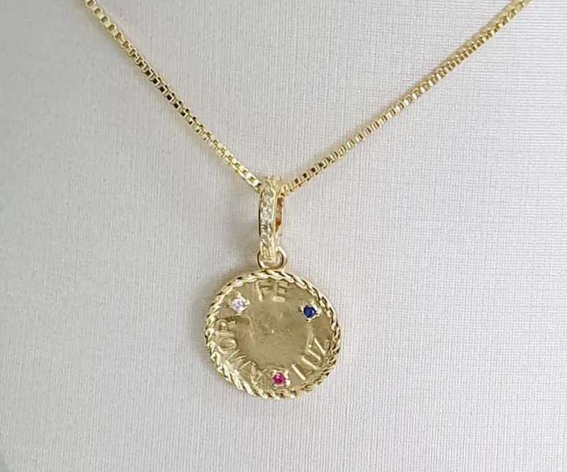 COLAR MEDALHA AMOR, FÉ E LUZ C/ZIRCÕNIAS