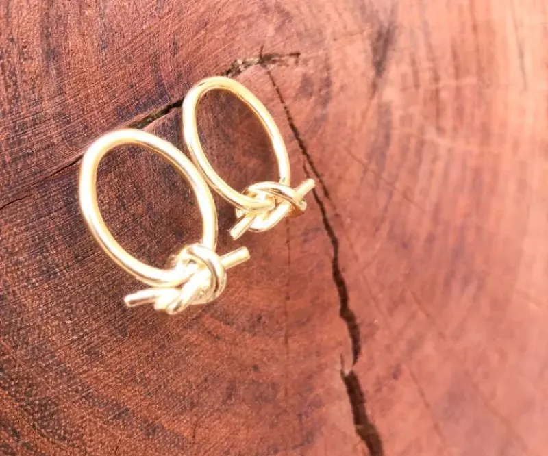 BRINCO OVAL COM NÓ