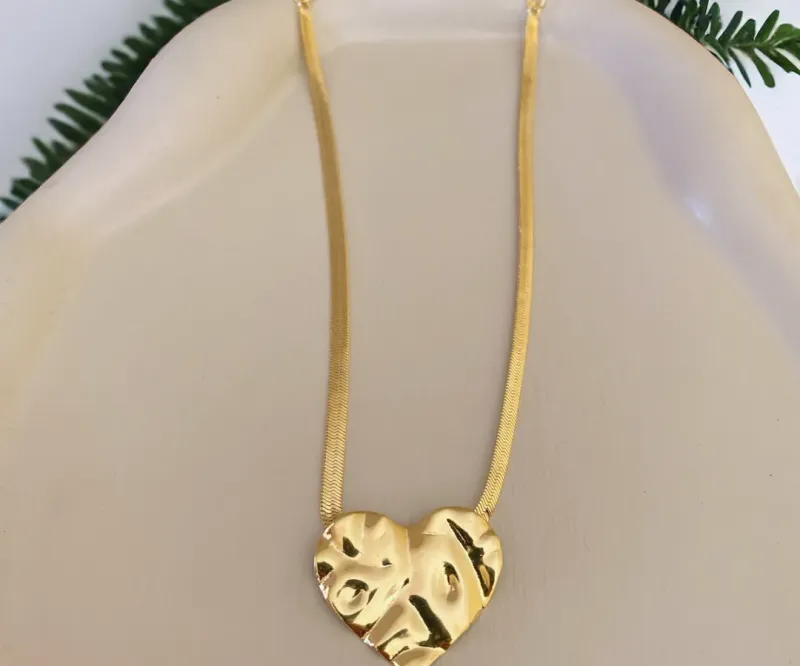 CHOKER MALHA FITA COM CORAÇÃO IRREGULAR
