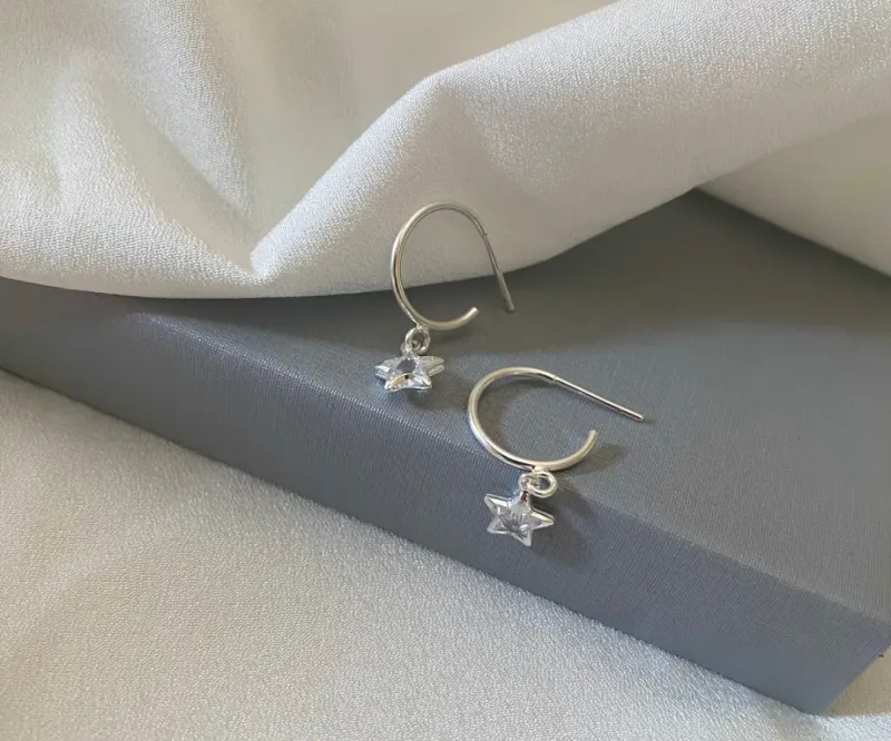 BRINCO ARGOLA COM PG ESTRELA DE ZIRCÔNIA PRATA