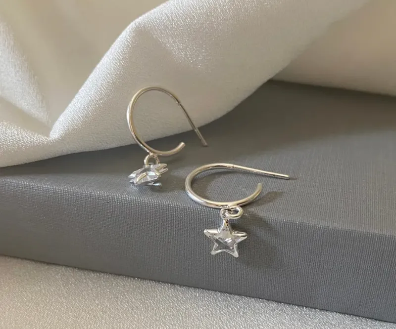 BRINCO ARGOLA COM PG ESTRELA DE ZIRCÔNIA PRATA