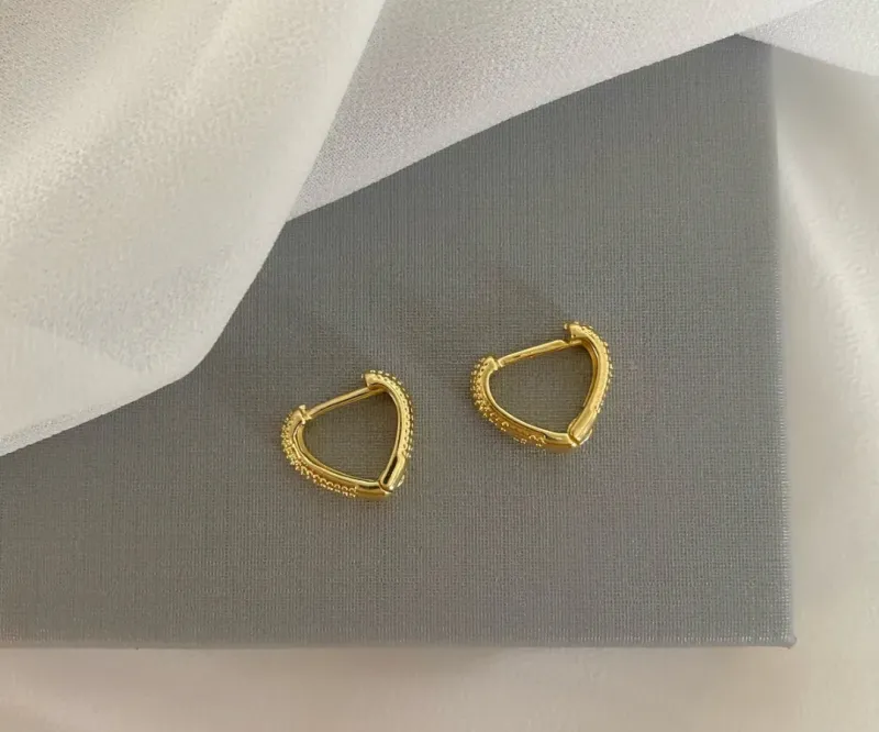 ARGOLA PONTUDA COM TEXTURA PONTILHADA 1cm
