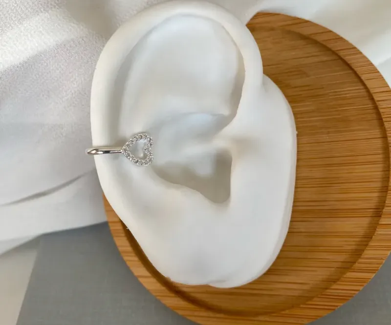PIERCING FAKE CORAÇÃO VAZADO CRAVEJADO PRATA