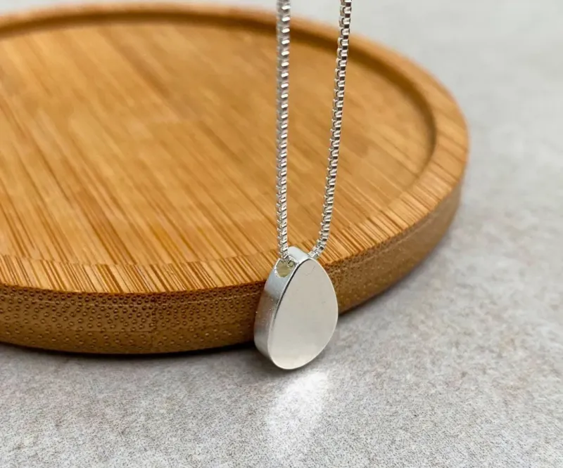 COLAR GOTA MINIMALISTA