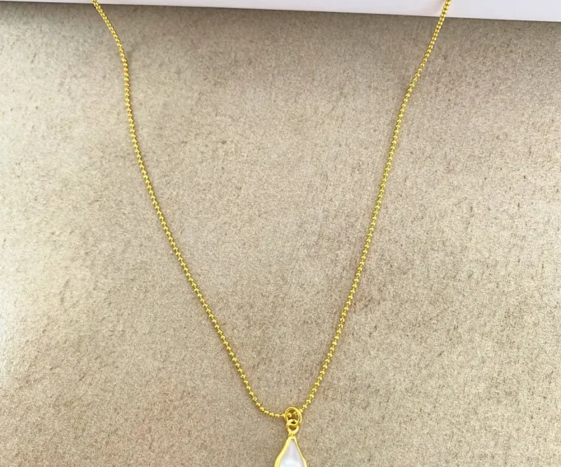 COLAR GOTA DE PÉROLA COM CORRENTE MICRO ESFERAS