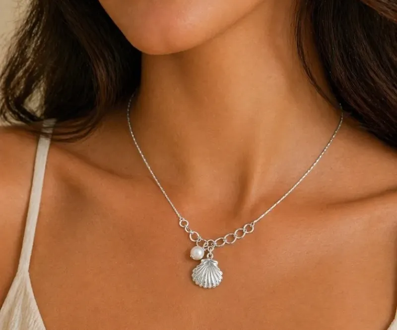 CHOKER COM ELOS CORAÇÕES COM CONCHA E PÉROLA