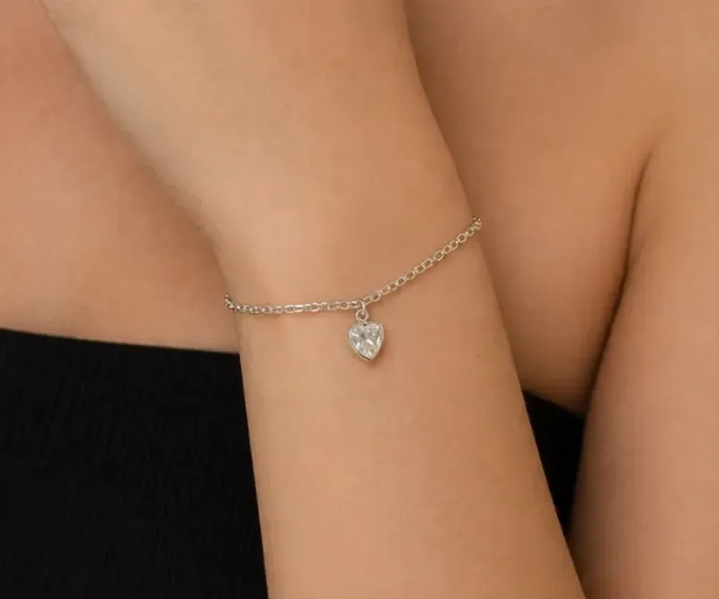 PULSEIRA COM PINGENTE DE CORAÇÃO DE CRISTAL