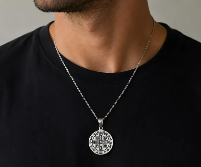 CORRENTE MASCULINA COM MEDALHA DE SÃO BENTO