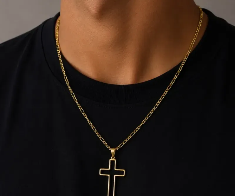 CORRENTE MASCULINA COM PINGENTE CRUZ VAZADA